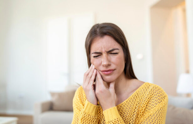 Douleur dentaire : comment soulager naturellement tout en évitant les complications ?