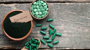 Découvrez les bienfaits de la spiruline : une source naturelle de protéines et de minéraux