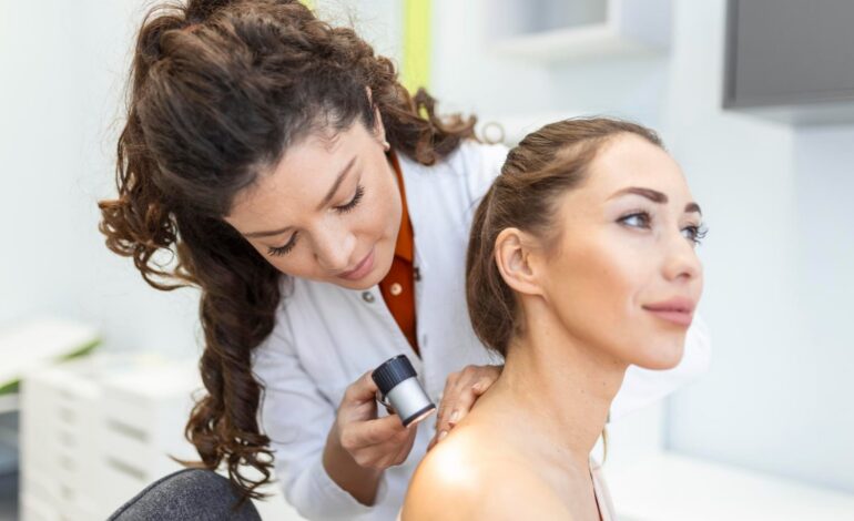 Consulter un dermatologue : quand et comment agir pour sa peau